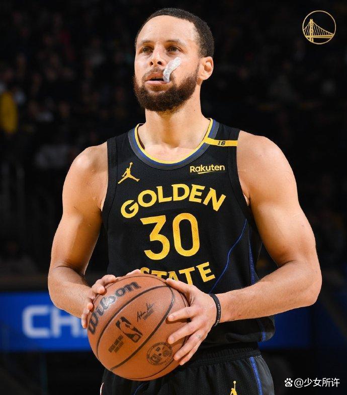 包含库里迎来五赛季高光表现,巴黎圣日耳曼球迷沸腾!的词条 包含库里迎来五赛季高光表现,巴黎圣日耳曼球迷沸腾!的词条