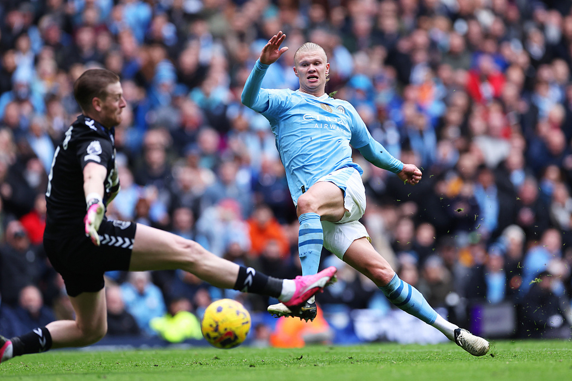 哈兰德在塞尔维亚队比赛中战术调整，精彩发挥引发热议！的简单介绍